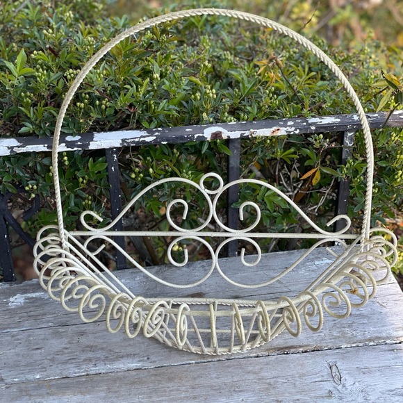 Vintage wire wall basket cottage farmhouse decor - Picture 2 of 6